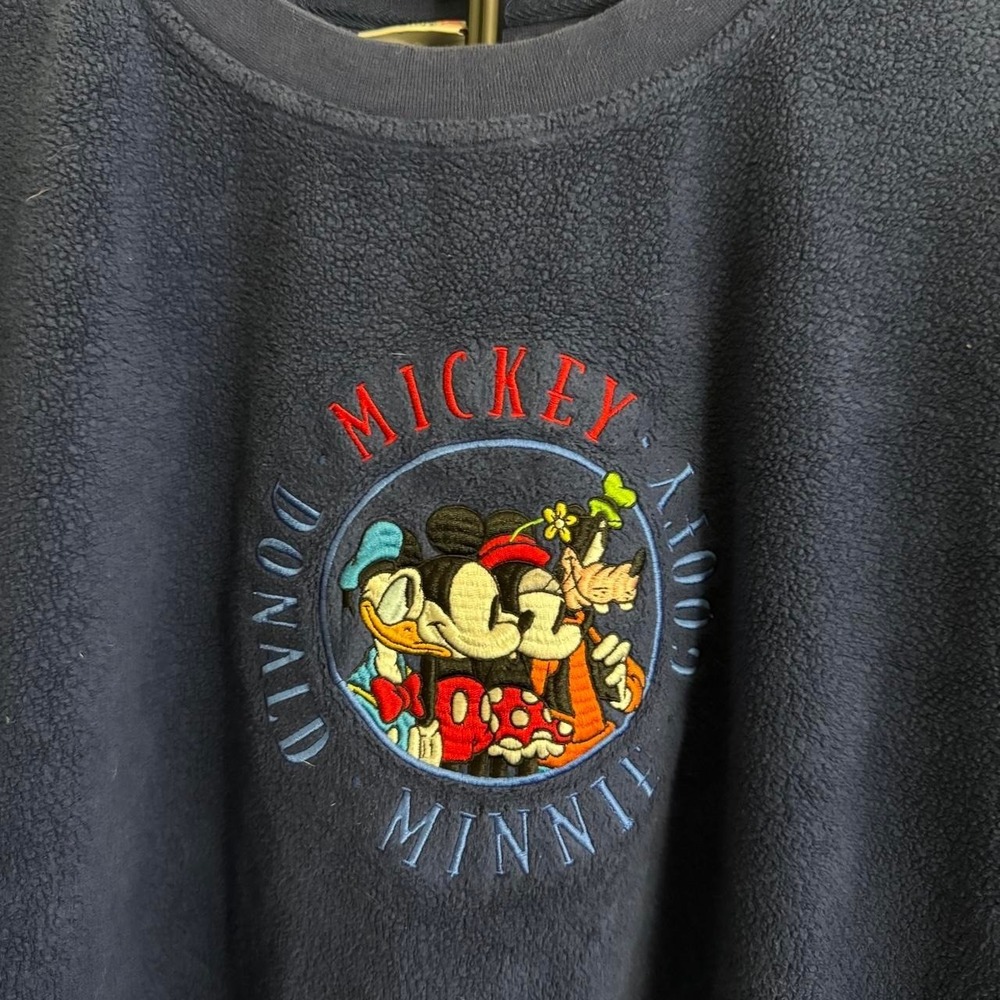 Disney vintage Mickey Mouse crewneck sweatshirt  Mickey, Donald, Goofy & Minnie - Picture 3 of 7